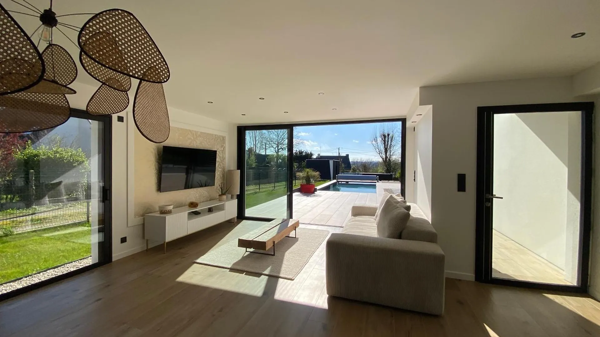 Villa Maison Neuve Avec Piscine Mussain